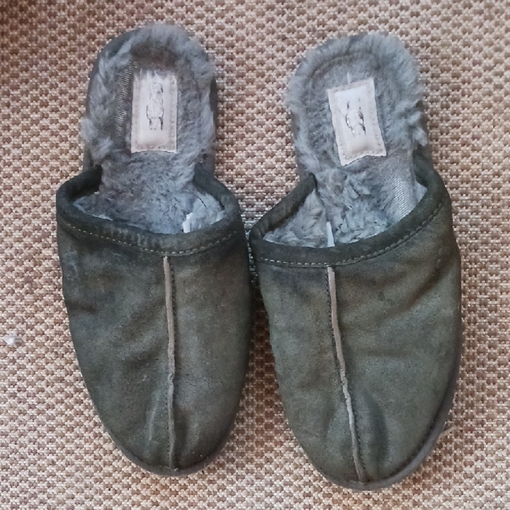 UGG Cozy Green Suede Slippers Sz 8